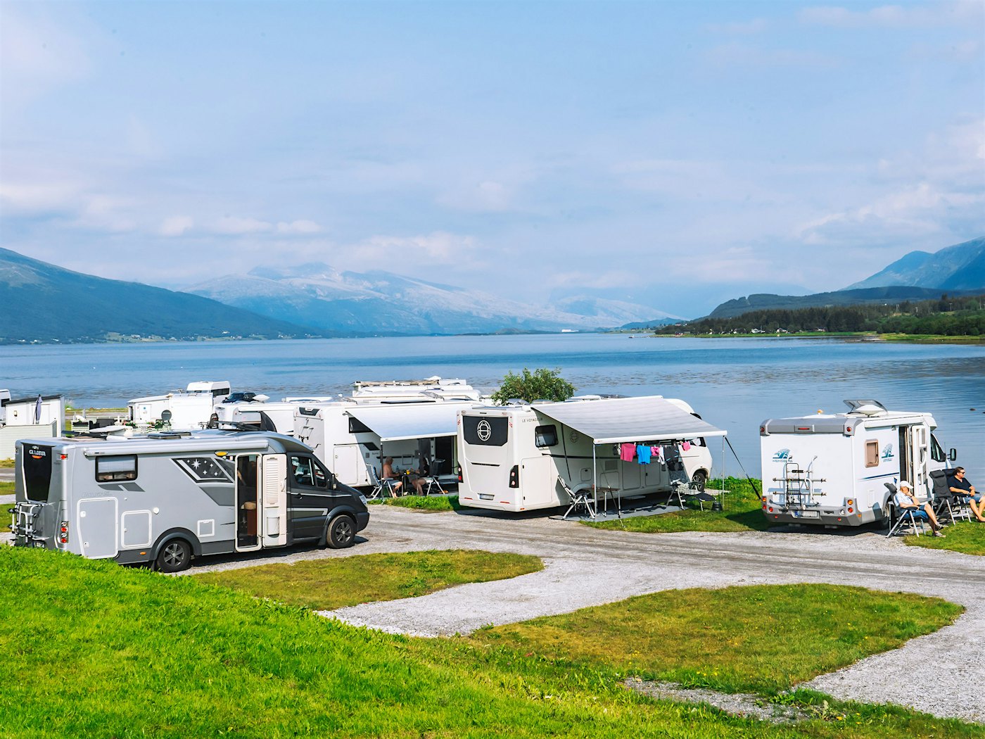 Motorhome pitches with views of the sea and mountains. Photo