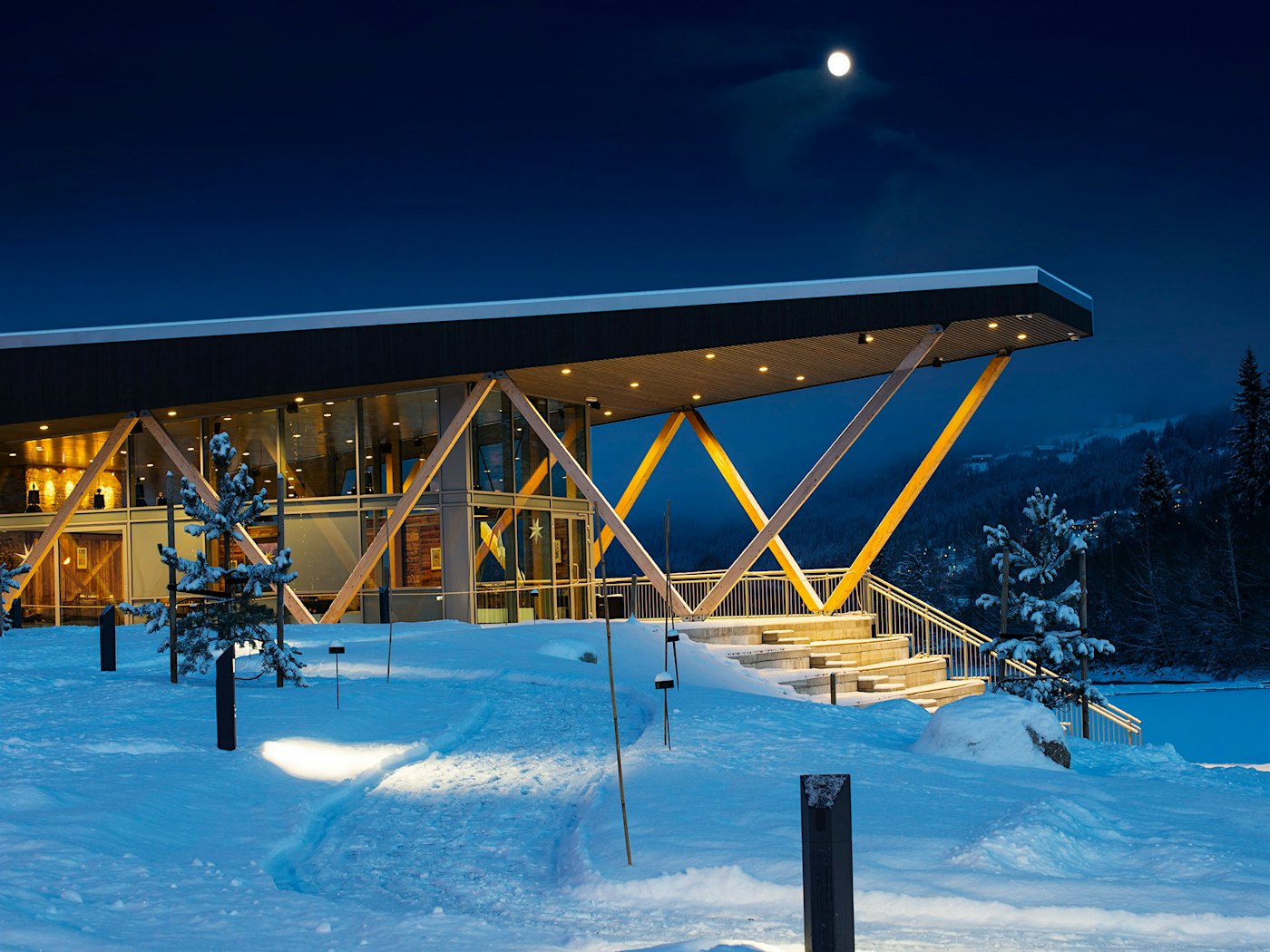 The reception building at Topcamp Hallingdal in the semi-darkness of winter. Photo