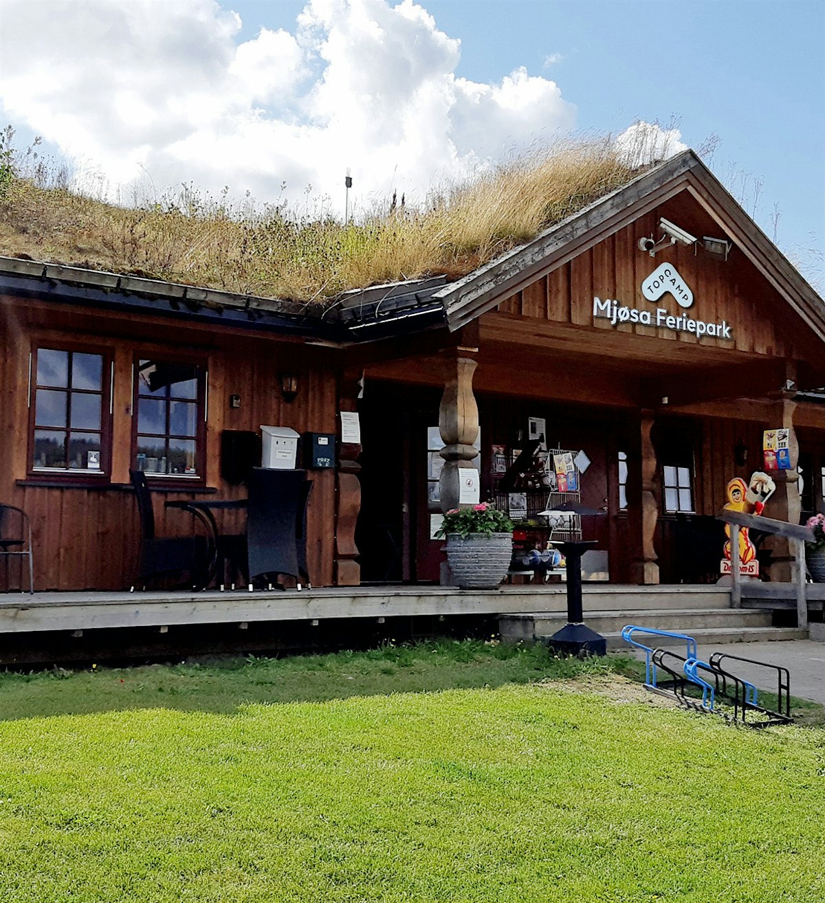 Das Empfangsgebäude im Topcamp Mjøsa aus der Nebensaison. Foto